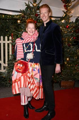 Enie van de Meiklokjes mit Ehemann Tobias Staerbo bei der Premiere des 21. Original Roncalli Weihnachtscircus 2025 im Tempodrom. Berlin, 19.12.2025