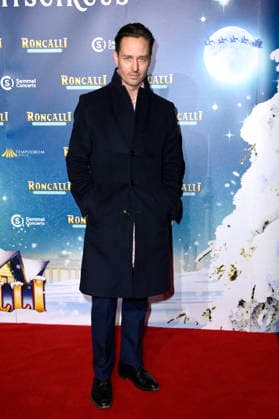 Tom Schilling bei der Premiere des 21. Original Roncalli Weihnachtscircus 2025 im Tempodrom. Berlin, 19.12.2025