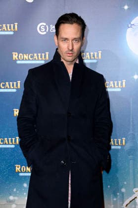 Tom Schilling bei der Premiere des 21. Original Roncalli Weihnachtscircus 2025 im Tempodrom. Berlin, 19.12.2025