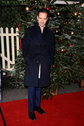 Tom Schilling bei der Premiere des 21. Original Roncalli Weihnachtscircus 2025 im Tempodrom. Berlin, 19.12.2025