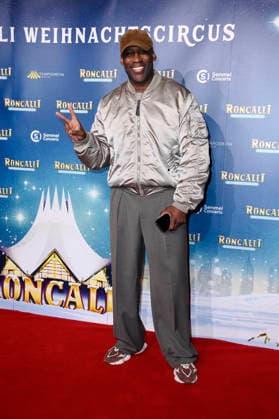 Joe Chialo bei der Premiere des 21. Original Roncalli Weihnachtscircus 2025 im Tempodrom. Berlin, 19.12.2025