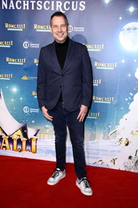 Sebastian Fitzek bei der Premiere des 21. Original Roncalli Weihnachtscircus 2025 im Tempodrom. Berlin, 19.12.2025