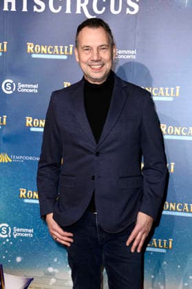 Sebastian Fitzek bei der Premiere des 21. Original Roncalli Weihnachtscircus 2025 im Tempodrom. Berlin, 19.12.2025
