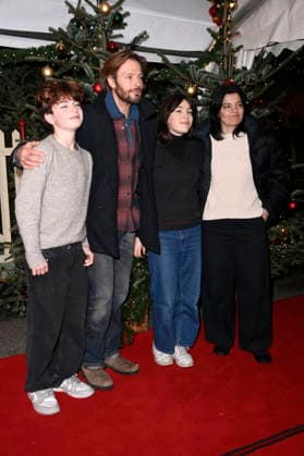 Andreas Pietschmann und Jasmin Tabatabai mit ihren Kindern Johan Anton Pietschmann und Helena Leila Pietschmann bei der Premiere des 21. Original Roncalli Weihnachtscircus 2025 im Tempodrom. Berlin, 19.12.2025