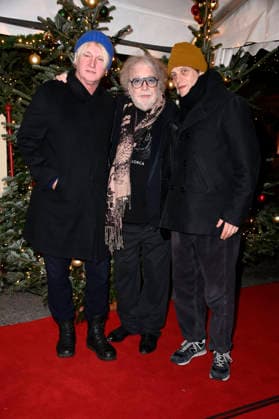 Detlev Buck, Bernhard Paul und August Diehl bei der Premiere des 21. Original Roncalli Weihnachtscircus 2025 im Tempodrom. Berlin, 19.12.2025