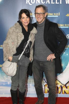 Gerit Kling mit Ehemann Wolfram Becker bei der Premiere des 21. Original Roncalli Weihnachtscircus 2025 im Tempodrom. Berlin, 19.12.2025