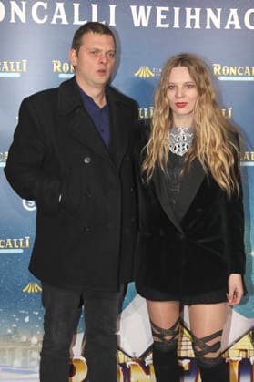 Anton Garber und Lilith Stangenberg bei der Premiere des 21. Original Roncalli Weihnachtscircus 2025 im Tempodrom. Berlin, 19.12.2025