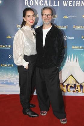 Theresa Kronthaler und Matthias Matschke bei der Premiere des 21. Original Roncalli Weihnachtscircus 2025 im Tempodrom. Berlin, 19.12.2025