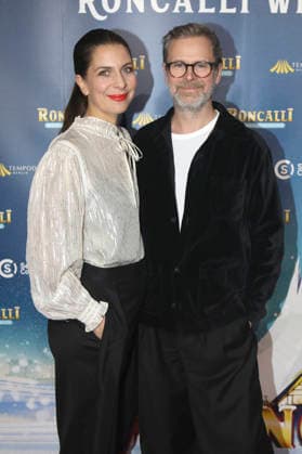 Theresa Kronthaler und Matthias Matschke bei der Premiere des 21. Original Roncalli Weihnachtscircus 2025 im Tempodrom. Berlin, 19.12.2025