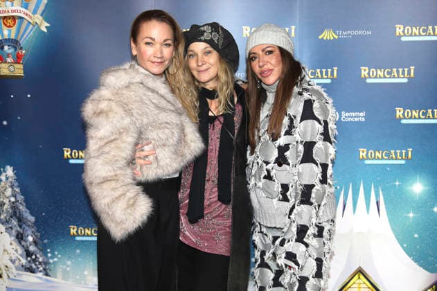 Lisa Maria Potthoff, Jeanette Hain und Simone Thomalla bei der Premiere des 21. Original Roncalli Weihnachtscircus 2025 im Tempodrom. Berlin, 19.12.2025