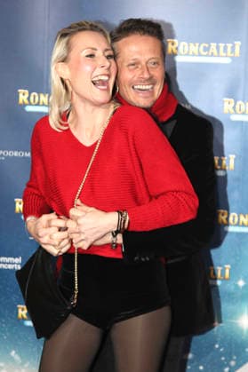 Franziska Hippe und Roman Knizka bei der Premiere des 21. Original Roncalli Weihnachtscircus 2025 im Tempodrom. Berlin, 19.12.2025