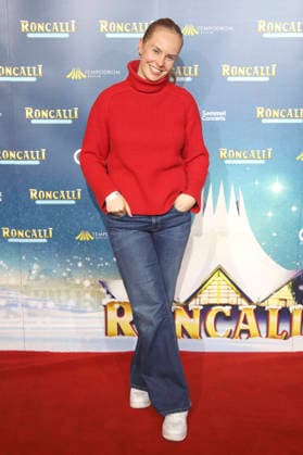 Clara Lösel bei der Premiere des 21. Original Roncalli Weihnachtscircus 2025 im Tempodrom. Berlin, 19.12.2025
