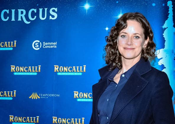 19.12.2025, xlakx, Entertainment, Roncalli Weihnachtscircus v.l. Anja Knauer zu Gast bei der Jubilaeums Vorstellung bei der Premiere des 21.Original Roncalli Weihnachtscircus im Tempodrom Berlin Berlin