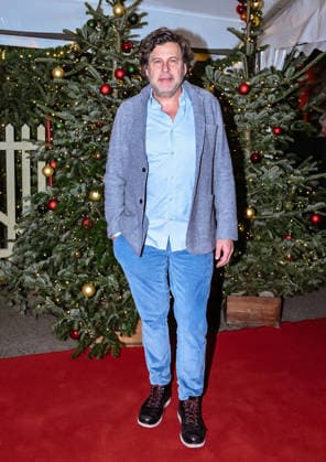 19.12.2025, xlakx, Entertainment, Roncalli Weihnachtscircus v.l. Hans-Jochen Wagner zu Gast bei der Jubilaeums Vorstellung bei der Premiere des 21.Original Roncalli Weihnachtscircus im Tempodrom Berlin Berlin