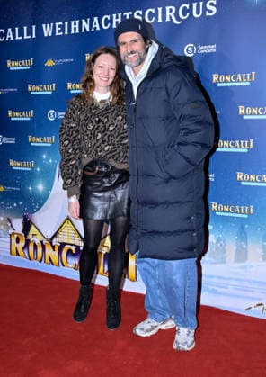 19.12.2025, xlakx, Entertainment, Roncalli Weihnachtscircus v.l. Lavinia Wilson und Tom Beck zu Gast bei der Jubilaeums Vorstellung bei der Premiere des 21.Original Roncalli Weihnachtscircus im Tempodrom Berlin Berlin