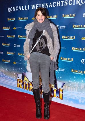 19.12.2025, xlakx, Entertainment, Roncalli Weihnachtscircus v.l. Schauspielerin Anja Kling zu Gast bei der Jubilaeums Vorstellung bei der Premiere des 21.Original Roncalli Weihnachtscircus im Tempodrom Berlin Berlin