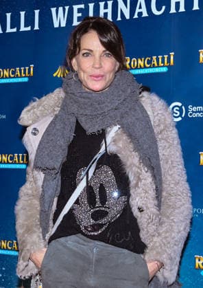 19.12.2025, xlakx, Entertainment, Roncalli Weihnachtscircus v.l. Schauspielerin Anja Kling zu Gast bei der Jubilaeums Vorstellung bei der Premiere des 21.Original Roncalli Weihnachtscircus im Tempodrom Berlin Berlin