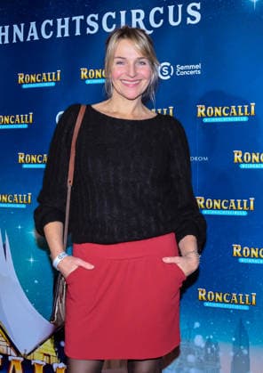 19.12.2025, xlakx, Entertainment, Roncalli Weihnachtscircus v.l. Tanja Wedhorn zu Gast bei der Jubilaeums Vorstellung bei der Premiere des 21.Original Roncalli Weihnachtscircus im Tempodrom Berlin Berlin