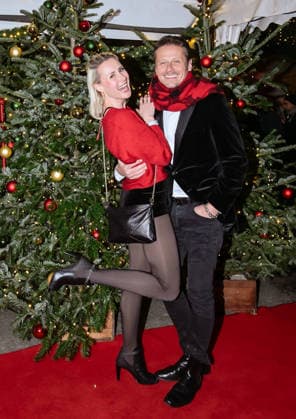 19.12.2025, xlakx, Entertainment, Roncalli Weihnachtscircus v.l. Franziska Hippe und Roman Knizka zu Gast bei der Jubilaeums Vorstellung bei der Premiere des 21.Original Roncalli Weihnachtscircus im Tempodrom Berlin Berlin
