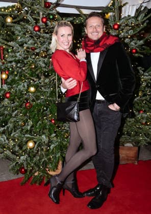 19.12.2025, xlakx, Entertainment, Roncalli Weihnachtscircus v.l. Franziska Hippe und Roman Knizka zu Gast bei der Jubilaeums Vorstellung bei der Premiere des 21.Original Roncalli Weihnachtscircus im Tempodrom Berlin Berlin