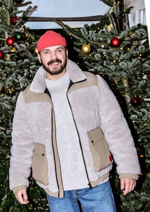 19.12.2025, xlakx, Entertainment, Roncalli Weihnachtscircus v.l. Edin Hasanovic zu Gast bei der Jubilaeums Vorstellung bei der Premiere des 21.Original Roncalli Weihnachtscircus im Tempodrom Berlin Berlin