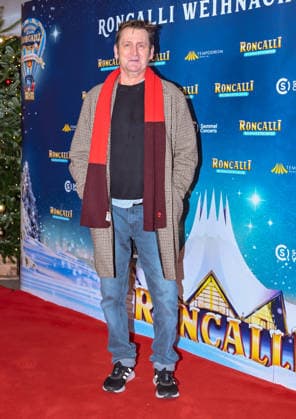 19.12.2025, xlakx, Entertainment, Roncalli Weihnachtscircus v.l. Ingo Naujoks zu Gast bei der Jubilaeums Vorstellung bei der Premiere des 21.Original Roncalli Weihnachtscircus im Tempodrom Berlin Berlin