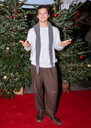 19.12.2025, xlakx, Entertainment, Roncalli Weihnachtscircus v.l. Tim Oliver Schultz zu Gast bei der Jubilaeums Vorstellung bei der Premiere des 21.Original Roncalli Weihnachtscircus im Tempodrom Berlin Berlin