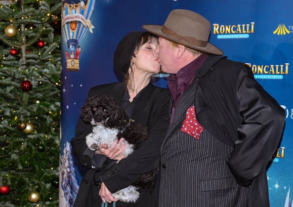 19.12.2025, xlakx, Entertainment, Roncalli Weihnachtscircus v.l. Meret Becker (Hund Taxi) und ihr Bruder Ben Becker zu Gast bei der Jubilaeums Vorstellung bei der Premiere des 21.Original Roncalli Weihnachtscircus im Tempodrom Berlin Berlin