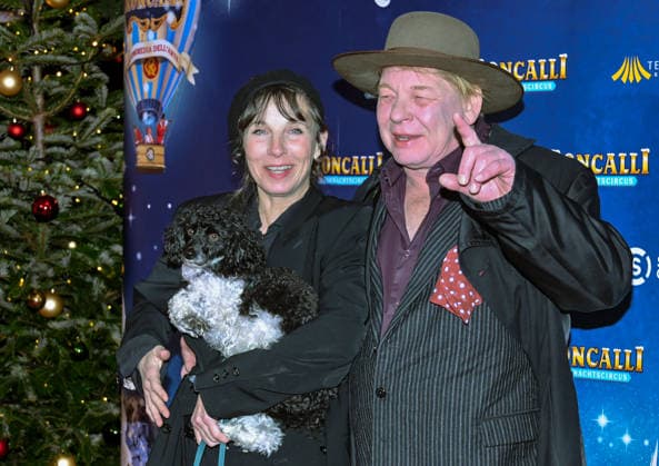 19.12.2025, xlakx, Entertainment, Roncalli Weihnachtscircus v.l. Meret Becker (Hund Taxi) und ihr Bruder Ben Becker zu Gast bei der Jubilaeums Vorstellung bei der Premiere des 21.Original Roncalli Weihnachtscircus im Tempodrom Berlin Berlin