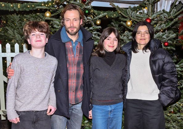 19.12.2025, xlakx, Entertainment, Roncalli Weihnachtscircus v.l. Anton Pietschmann, Andreas Pietschmann, Helena Pietschmann und Jasmin Tabatabai zu Gast bei der Jubilaeums Vorstellung bei der Premiere des 21.Original Roncalli Weihnachtscircus im Tempodrom Berlin Berlin