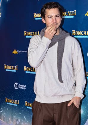 19.12.2025, xlakx, Entertainment, Roncalli Weihnachtscircus v.l. Tim Oliver Schultz zu Gast bei der Jubilaeums Vorstellung bei der Premiere des 21.Original Roncalli Weihnachtscircus im Tempodrom Berlin Berlin