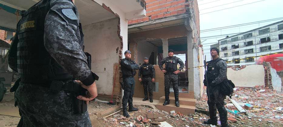 RECORD DATE NOT STATED operation in the Moiho favela in Sao Paulo Sao Paulo (SP), 12 20 2025 Moinho favela police operation SP The military police carried out, this Friday (19), an operation in the Moinho favela, central region of Sao Paulo, to execute search and seizure warrants at addresses linked to the drug trafficker Leonardo Monteiro Moja, known as Leo do Moinho or Leo Moja, arrested since 2024. Identified as a leader of the criminal faction in the community, located between the tracks of the Line 8-Diamante and near Cracolandia, he also operated in the Baixada Santista and was part of the PCC s sintonia . During the action, one person was shot, taken to the Santa Casa hospital, but did not survive and died. (Foto: Oslaim Brito Thenews2 imago i  Copyright: xOslaimxBritox