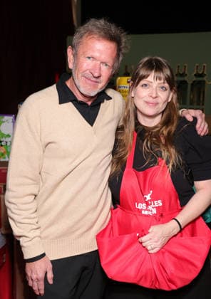 Celebrities take part in the Los Angeles Mission s Annual Thanksgiving Outreach on Skid Row Featuring: Gregory Mielcarz, Amber Benson Where: Los Angeles, California, United States When: 19 Dec 2025 Credit: Faye s Vision Cover Images EDITORIAL USE ONLY. NOT FOR USE BY NEWSPAPERS BASED IN THE UK. Copyright: xx coverimg55349635