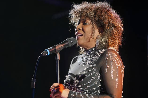 Shirley Brug auf der Bühne Eine vorweihnachtliche Musikshow wurde von der talentierten Sängerin Shirley Brug mit Wurzeln aus Curacao und einer eindrucksvollen Performance präsentiert. Essen Nordrhein-Westfalen Deutschland