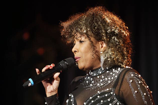 Shirley Brug auf der Bühne Eine vorweihnachtliche Musikshow wurde von der talentierten Sängerin Shirley Brug mit Wurzeln aus Curacao und einer eindrucksvollen Performance präsentiert. Essen Nordrhein-Westfalen Deutschland