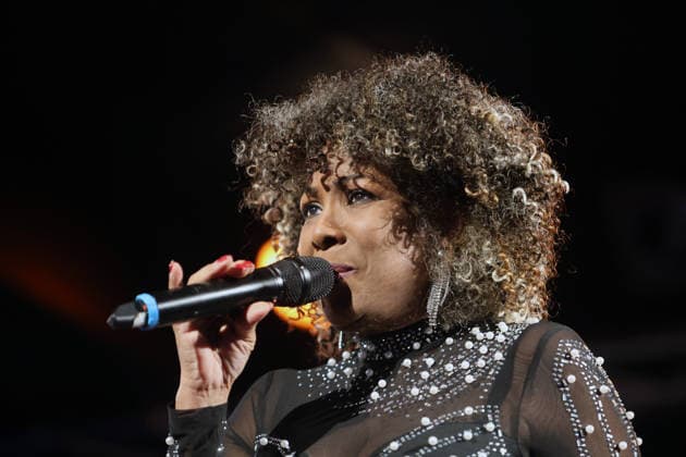 Shirley Brug auf der Bühne Eine vorweihnachtliche Musikshow wurde von der talentierten Sängerin Shirley Brug mit Wurzeln aus Curacao und einer eindrucksvollen Performance präsentiert. Essen Nordrhein-Westfalen Deutschland