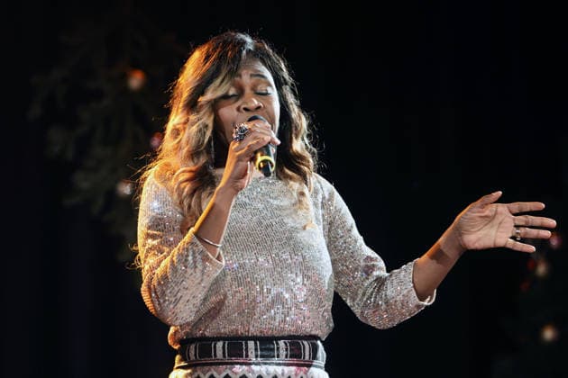 Sonja La Voice auf der Bühne Eine vorweihnachtliche Musikshow wurde von der talentierten Sängerin Sonja La Voice, die auf der Karibikinsel Montserrat geboren wurde, mit ihrer kraftvollen Soulstimme und einer eindrucksvollen Performance präsentiert. Essen Nordrhein-Westfalen Deutschland