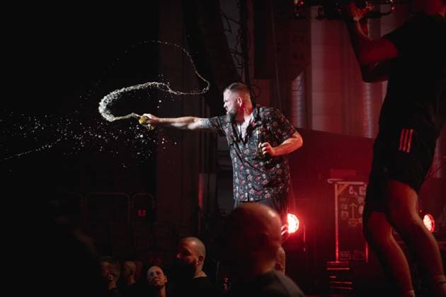 Brose Arena, Feine Sahne Fischfilet - Wir kommen in Frieden Tour Germany ,Bamberg, Brose Arena - 20 Dec 2025 - Music Concert - Feine Sahne Fischfilet - Wir kommen in Frieden Tour Image: Feine Sahne Fischfilet prefroming in the Brose Arena in Bamberg during their Wir kommen in Frieden tour. Bamberg Brose Arena Bayern Germany Copyright: xPresseFotoxEvans xRyanxEvansx