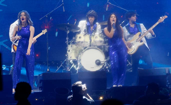 Undercover performs at the Y100 s iHeartRadio Jingle Ball 2025 show at the Kaseya Center in Miami, Florida, on Saturday, December 20, 2025.  MIA20251220101 GARYxIxROTHSTEIN