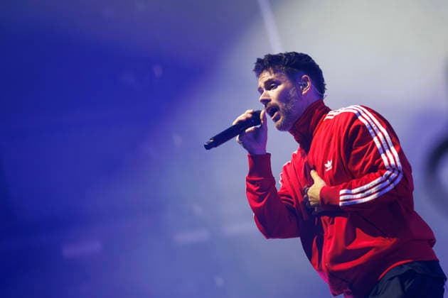 Sänger Johannes Strate von der Band Revolverheld bei einem Konzert im Rahmen ihrer Tour im Palladium. Köln, 21.12.2025 NRW Deutschland Copyright: xChristophxHardtx