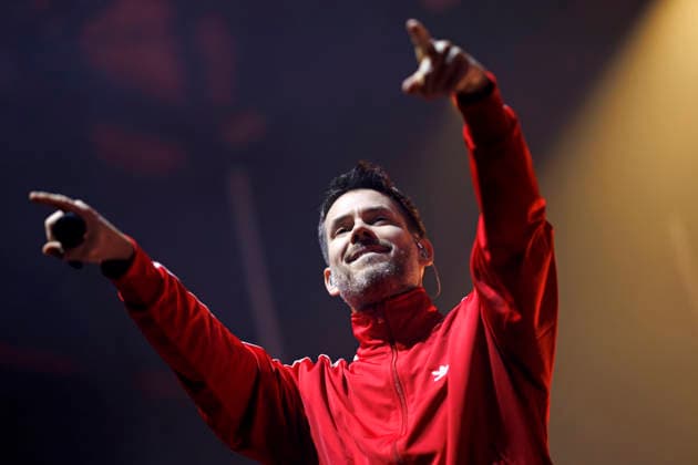 Sänger Johannes Strate von der Band Revolverheld bei einem Konzert im Rahmen ihrer Tour im Palladium. Köln, 21.12.2025 NRW Deutschland Copyright: xChristophxHardtx