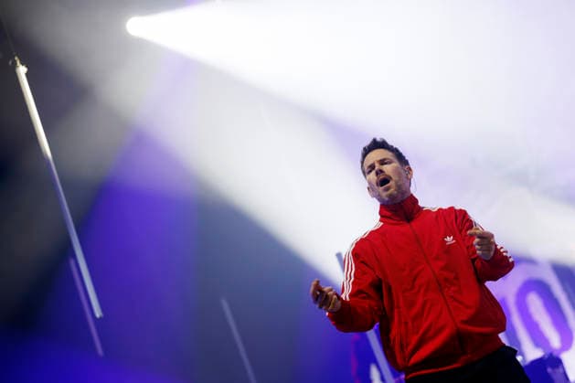Sänger Johannes Strate von der Band Revolverheld bei einem Konzert im Rahmen ihrer Tour im Palladium. Köln, 21.12.2025 NRW Deutschland Copyright: xChristophxHardtx