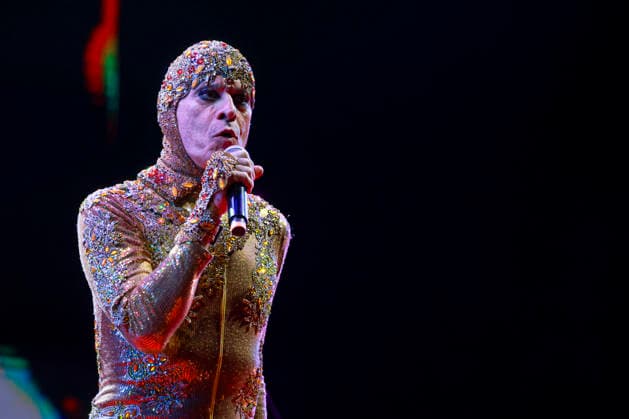 Ney Matogrosso returns to Allianz Parque with the Bloco na Rua tour for a special show in Sao Paulo. Sao Paulo (SP), December 21, 2025 Culture Music Show Ney Matogrosso Singer Ney Matogrosso, at 84 years old, performs on the stage of Allianz Parque, in the capital of Sao Paulo, with the tour Bloco na Rua. The show marks the artist s return to the stadium after a memorable show held in 2024 and brings together a large audience to celebrate his career and acclaimed repertoire of Brazilian music. The performance takes place this Sunday, December 21, 2025. (Foto: Leco Viana Thenews2 imago images) Ney Matogrosso returns to Allianz Parque with the Bloco na Rua tour for a special show in Sao Paulo.  Copyright: xLecoxVianax
