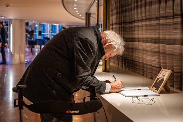 AMSTERDAM Signing of the book of condolence during the public farewell for Hans van Manen at the Dutch National Opera & Ballet. Choreographer Van Manen has passed away at the age of 93. ANP DINGENA MOL netherlands out - belgium out  Copyright: xx x545561106x originalFilename: 545561106.jpg
