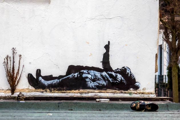 . 22 12 2025. London, United Kingdom. Second Alleged New Banksy Stencil. Unconfirmed by the artist, a second Banksy style stencil, identical to the one at Centre Point, has appeared on a wall Queen s Mews, Bayswater.  xMartynxWheatleyx xi-Imagesx IIM-26470-0009
