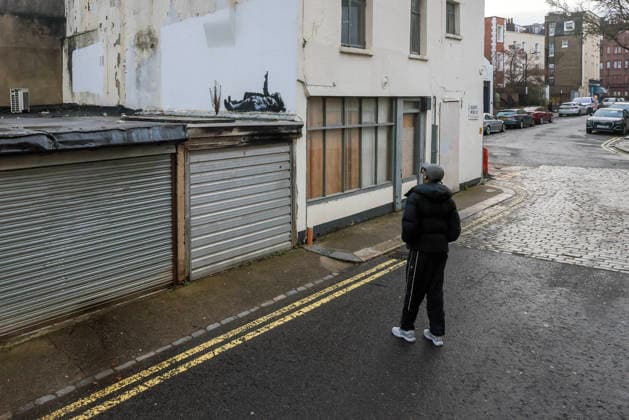 . 22 12 2025. London, United Kingdom. Second Alleged New Banksy Stencil. Unconfirmed by the artist, a second Banksy style stencil, identical to the one at Centre Point, has appeared on a wall Queen s Mews, Bayswater.  xMartynxWheatleyx xi-Imagesx IIM-26470-0014