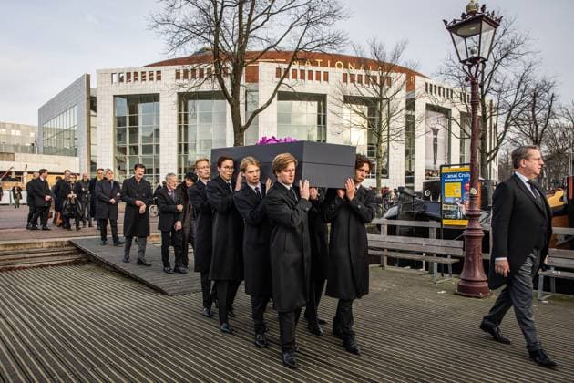 AMSTERDAM The coffin is carried out at the farewell ceremony for Hans van Manen at the Dutch National Opera & Ballet. Choreographer Van Manen has passed away at the age of 93. ANP DINGENA MOL netherlands out - belgium out  Copyright: xx x545585418x originalFilename: 545585418.jpg