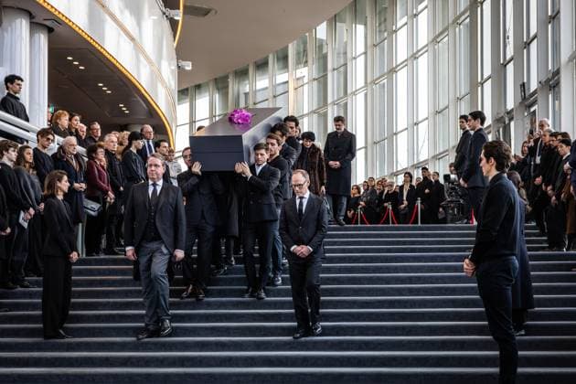 AMSTERDAM The coffin is carried out at the farewell ceremony for Hans van Manen at the Dutch National Opera & Ballet. Choreographer Van Manen has passed away at the age of 93. ANP DINGENA MOL netherlands out - belgium out  Copyright: xx x545585509x originalFilename: 545585509.jpg