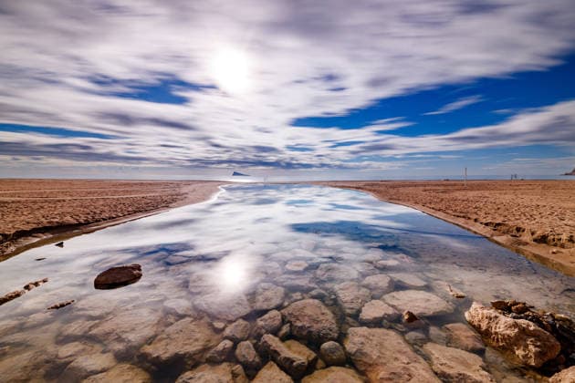 Vibrant Beach Inlet Reflection Under Streaked Sky Benidorm, Valencian Community, Spain R_FTRG251219-1916651-01