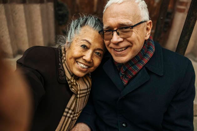 Portrait of smiling senior woman taking selfie with man Sweden, Gothenburg, model released Copyright: xMaskotx , MA122475 MA122475